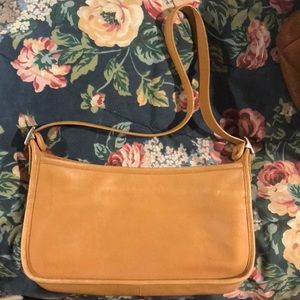 Coach woman’s casual bag/purse.Tan in color made of high quality leather.Medium